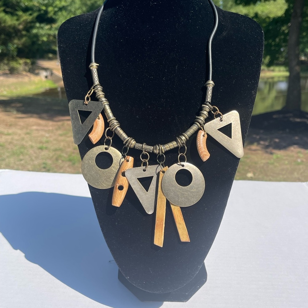 MACY DEPARTMENT STORE NECKLACE